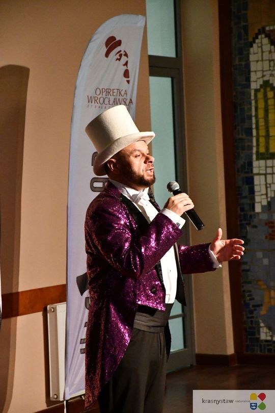 Krasnystaw.  Koncert "Kiepura na wynos" z Rynku Miejskiego przeniósł się do KDK [GALERIA ZDJĘĆ]