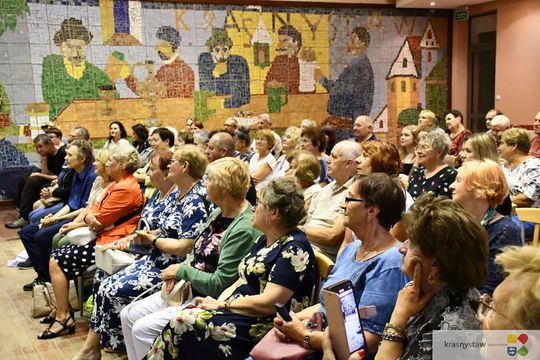 Krasnystaw.  Koncert "Kiepura na wynos" z Rynku Miejskiego przeniósł się do KDK [GALERIA ZDJĘĆ]