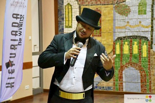 Krasnystaw.  Koncert "Kiepura na wynos" z Rynku Miejskiego przeniósł się do KDK [GALERIA ZDJĘĆ]