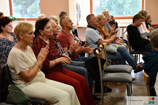 Krasnystaw.  Koncert "Kiepura na wynos" z Rynku Miejskiego przeniósł się do KDK [GALERIA ZDJĘĆ]