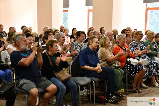 Krasnystaw.  Koncert "Kiepura na wynos" z Rynku Miejskiego przeniósł się do KDK [GALERIA ZDJĘĆ]