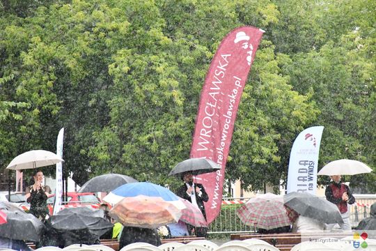 Krasnystaw.  Koncert "Kiepura na wynos" z Rynku Miejskiego przeniósł się do KDK [GALERIA ZDJĘĆ]