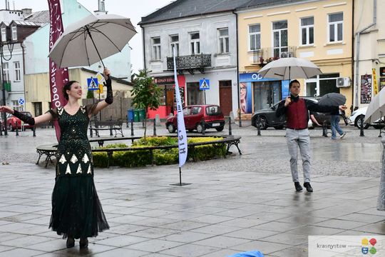 Krasnystaw.  Koncert "Kiepura na wynos" z Rynku Miejskiego przeniósł się do KDK [GALERIA ZDJĘĆ]