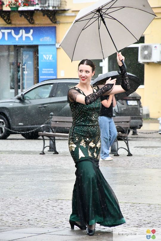 Krasnystaw.  Koncert "Kiepura na wynos" z Rynku Miejskiego przeniósł się do KDK [GALERIA ZDJĘĆ]