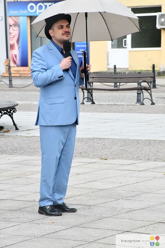 Krasnystaw.  Koncert "Kiepura na wynos" z Rynku Miejskiego przeniósł się do KDK [GALERIA ZDJĘĆ]