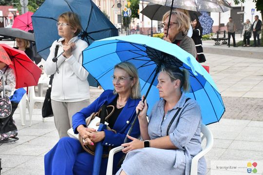 Krasnystaw.  Koncert "Kiepura na wynos" z Rynku Miejskiego przeniósł się do KDK [GALERIA ZDJĘĆ]