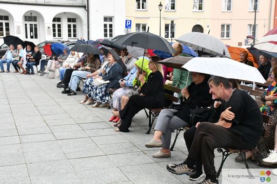 Krasnystaw.  Koncert "Kiepura na wynos" z Rynku Miejskiego przeniósł się do KDK [GALERIA ZDJĘĆ]