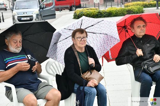 Krasnystaw.  Koncert "Kiepura na wynos" z Rynku Miejskiego przeniósł się do KDK [GALERIA ZDJĘĆ]