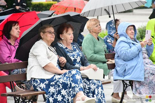 Krasnystaw.  Koncert "Kiepura na wynos" z Rynku Miejskiego przeniósł się do KDK [GALERIA ZDJĘĆ]
