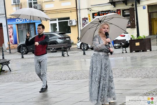 Krasnystaw.  Koncert "Kiepura na wynos" z Rynku Miejskiego przeniósł się do KDK [GALERIA ZDJĘĆ]