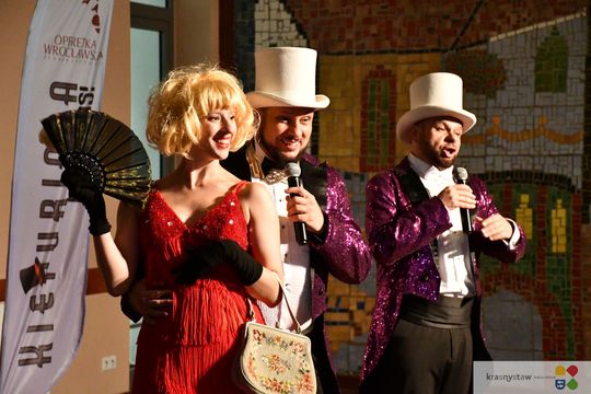 Krasnystaw.  Koncert "Kiepura na wynos" z Rynku Miejskiego przeniósł się do KDK [GALERIA ZDJĘĆ]