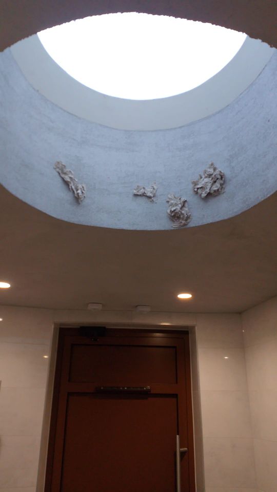 Akt wandalizmu w Chełmie: Pawilon rodzica niszczony i zaśmiecany! [ZDJĘCIA]