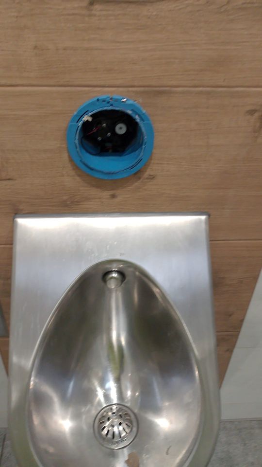 Akt wandalizmu w Chełmie: Pawilon rodzica niszczony i zaśmiecany! [ZDJĘCIA]