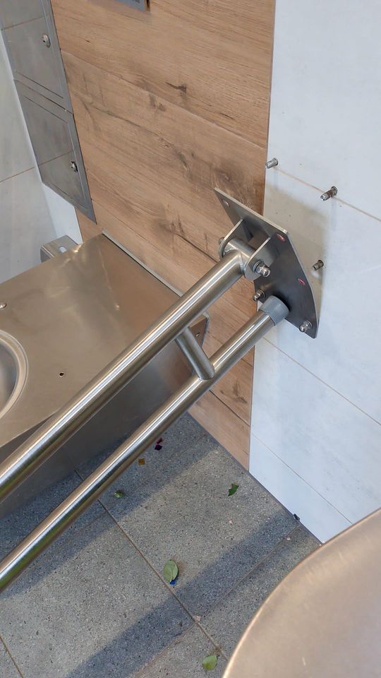 Akt wandalizmu w Chełmie: Pawilon rodzica niszczony i zaśmiecany! [ZDJĘCIA]