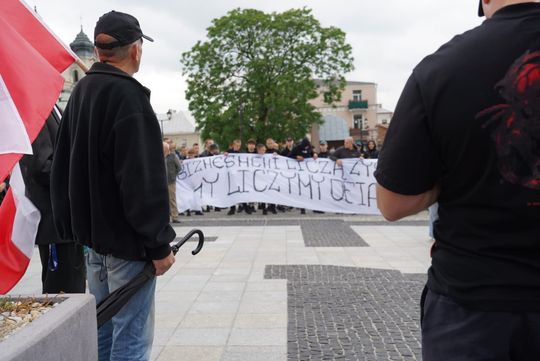 Chełm. Pikieta przeciw nielegalnej imigracji na Placu Łuczkowskiego [GALERIA ZDJĘĆ]