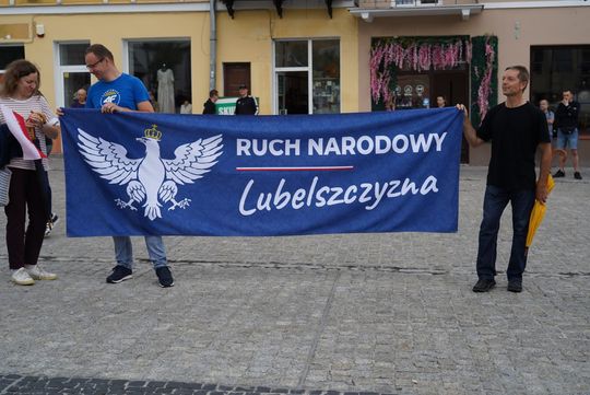 Chełm. Pikieta przeciw nielegalnej imigracji na Placu Łuczkowskiego [GALERIA ZDJĘĆ]