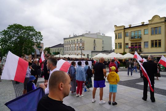 Chełm. Pikieta przeciw nielegalnej imigracji na Placu Łuczkowskiego [GALERIA ZDJĘĆ]