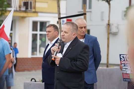 Chełm. Pikieta przeciw nielegalnej imigracji na Placu Łuczkowskiego [GALERIA ZDJĘĆ]