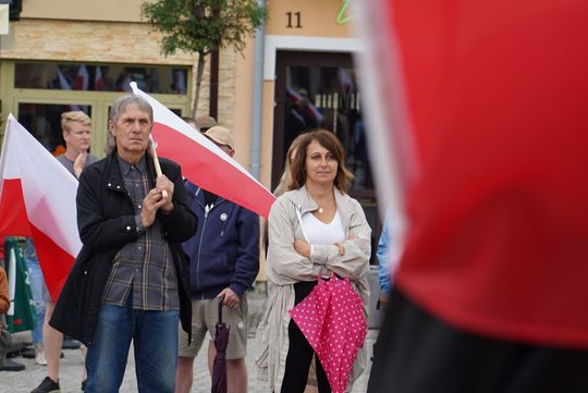 Chełm. Pikieta przeciw nielegalnej imigracji na Placu Łuczkowskiego [GALERIA ZDJĘĆ]