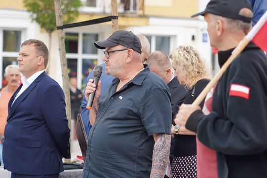 Chełm. Pikieta przeciw nielegalnej imigracji na Placu Łuczkowskiego [GALERIA ZDJĘĆ]