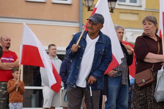 Chełm. Pikieta przeciw nielegalnej imigracji na Placu Łuczkowskiego [GALERIA ZDJĘĆ]