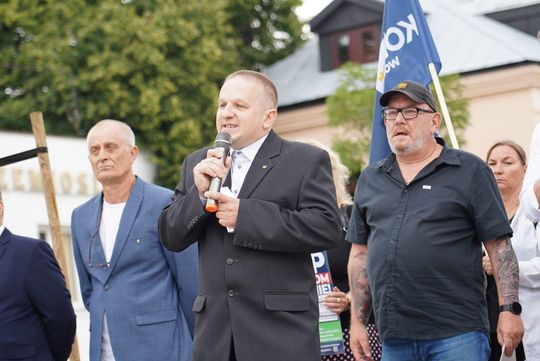 Chełm. Pikieta przeciw nielegalnej imigracji na Placu Łuczkowskiego [GALERIA ZDJĘĆ]