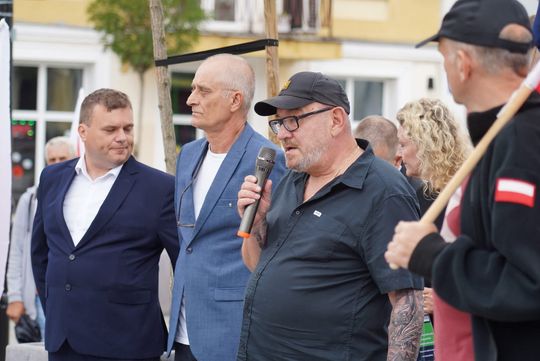 Chełm. Pikieta przeciw nielegalnej imigracji na Placu Łuczkowskiego [GALERIA ZDJĘĆ]