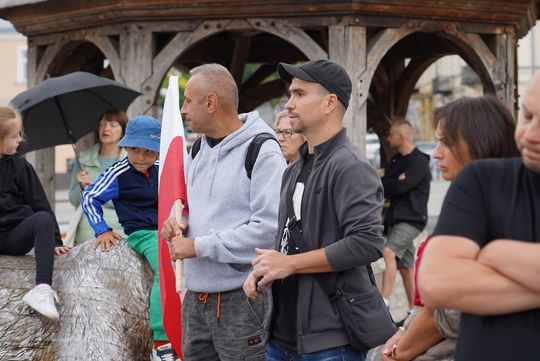 Chełm. Pikieta przeciw nielegalnej imigracji na Placu Łuczkowskiego [GALERIA ZDJĘĆ]