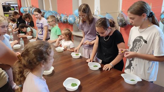 Wakacyjna podróż dookoła świata z GOKiS w Hannie