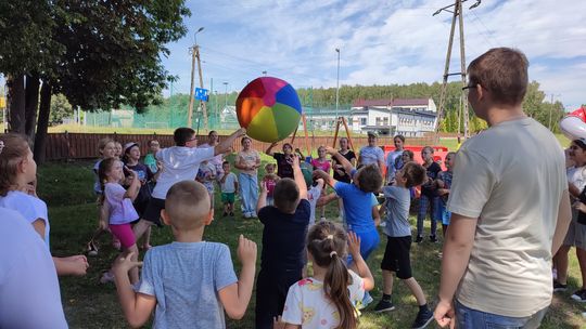 Wakacyjna podróż dookoła świata z GOKiS w Hannie