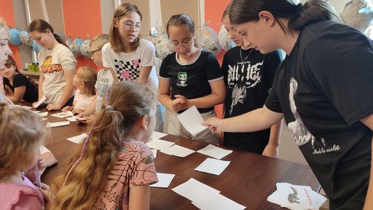 Wakacyjna podróż dookoła świata z GOKiS w Hannie