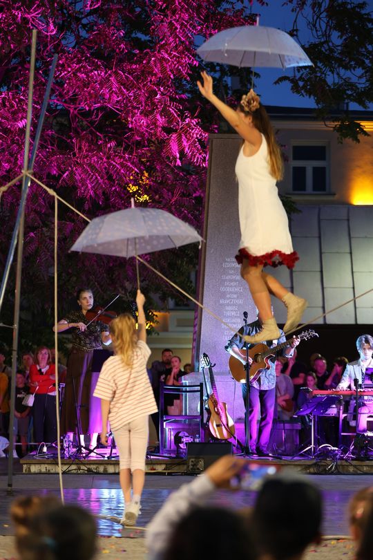 XV Międzynarodowy Festiwal Śladami Singera. Magia na Placu Łuczkowskiego [GALERIA ZDJĘĆ]