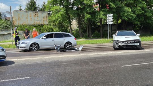 Chełm. Zderzenie trzech aut przy zjedzie z ronda Jana Pawła II [ZDJĘCIA]
