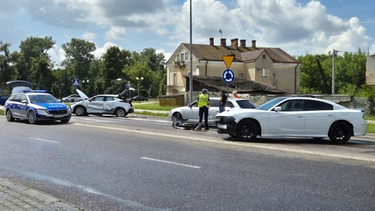 Chełm. Zderzenie trzech aut przy zjedzie z ronda Jana Pawła II [ZDJĘCIA]