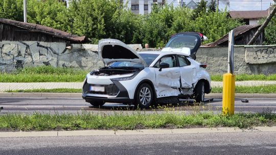 Chełm. Zderzenie trzech aut przy zjedzie z ronda Jana Pawła II [ZDJĘCIA]