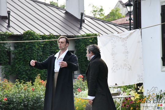 Krasnystaw. „Śluby panieńskie” Aleksandra Fredry w ogrodzie Dworku Starościńskiego [GALERIA ZDJĘĆ]