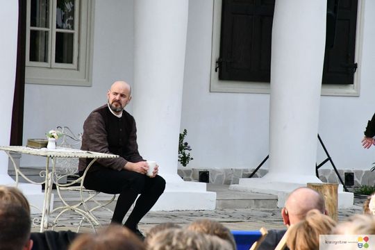 Krasnystaw. „Śluby panieńskie” Aleksandra Fredry w ogrodzie Dworku Starościńskiego [GALERIA ZDJĘĆ]