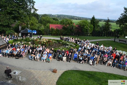 Krasnystaw. „Śluby panieńskie” Aleksandra Fredry w ogrodzie Dworku Starościńskiego [GALERIA ZDJĘĆ]