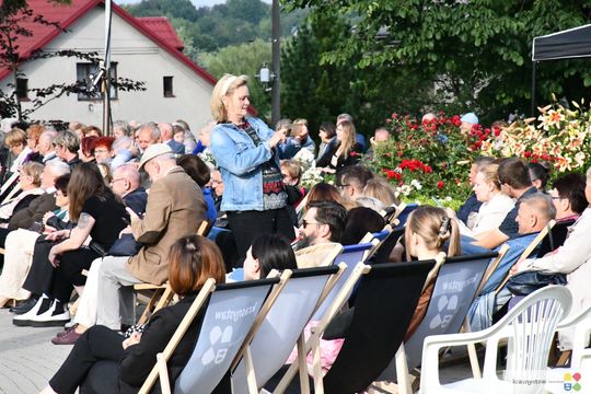 Krasnystaw. „Śluby panieńskie” Aleksandra Fredry w ogrodzie Dworku Starościńskiego [GALERIA ZDJĘĆ]