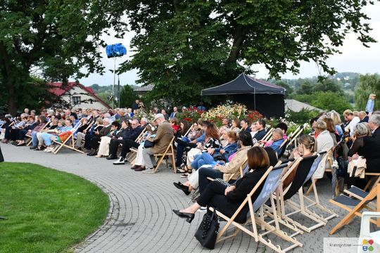 Krasnystaw. „Śluby panieńskie” Aleksandra Fredry w ogrodzie Dworku Starościńskiego [GALERIA ZDJĘĆ]