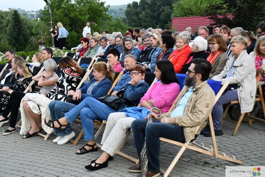 Krasnystaw. „Śluby panieńskie” Aleksandra Fredry w ogrodzie Dworku Starościńskiego [GALERIA ZDJĘĆ]