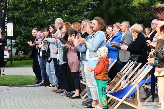 Krasnystaw. „Śluby panieńskie” Aleksandra Fredry w ogrodzie Dworku Starościńskiego [GALERIA ZDJĘĆ]