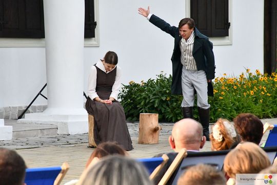 Krasnystaw. „Śluby panieńskie” Aleksandra Fredry w ogrodzie Dworku Starościńskiego [GALERIA ZDJĘĆ]