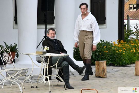 Krasnystaw. „Śluby panieńskie” Aleksandra Fredry w ogrodzie Dworku Starościńskiego [GALERIA ZDJĘĆ]