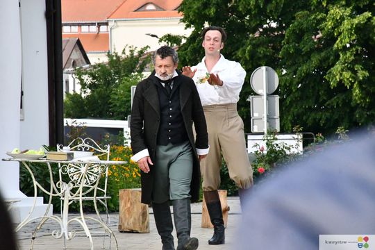 Krasnystaw. „Śluby panieńskie” Aleksandra Fredry w ogrodzie Dworku Starościńskiego [GALERIA ZDJĘĆ]