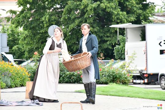 Krasnystaw. „Śluby panieńskie” Aleksandra Fredry w ogrodzie Dworku Starościńskiego [GALERIA ZDJĘĆ]