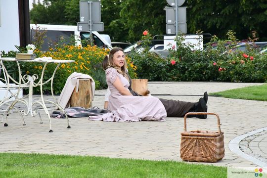 Krasnystaw. „Śluby panieńskie” Aleksandra Fredry w ogrodzie Dworku Starościńskiego [GALERIA ZDJĘĆ]