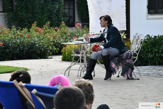 Krasnystaw. „Śluby panieńskie” Aleksandra Fredry w ogrodzie Dworku Starościńskiego [GALERIA ZDJĘĆ]