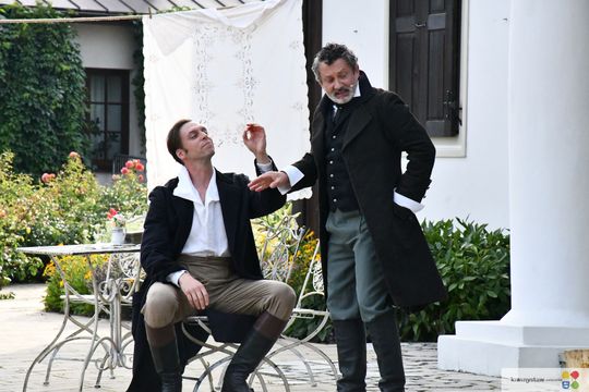 Krasnystaw. „Śluby panieńskie” Aleksandra Fredry w ogrodzie Dworku Starościńskiego [GALERIA ZDJĘĆ]