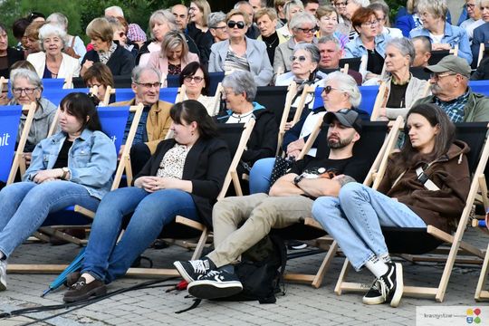 Krasnystaw. „Śluby panieńskie” Aleksandra Fredry w ogrodzie Dworku Starościńskiego [GALERIA ZDJĘĆ]
